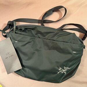 NWT Arc'teryx Dark Green Heliad Crossbody Bag